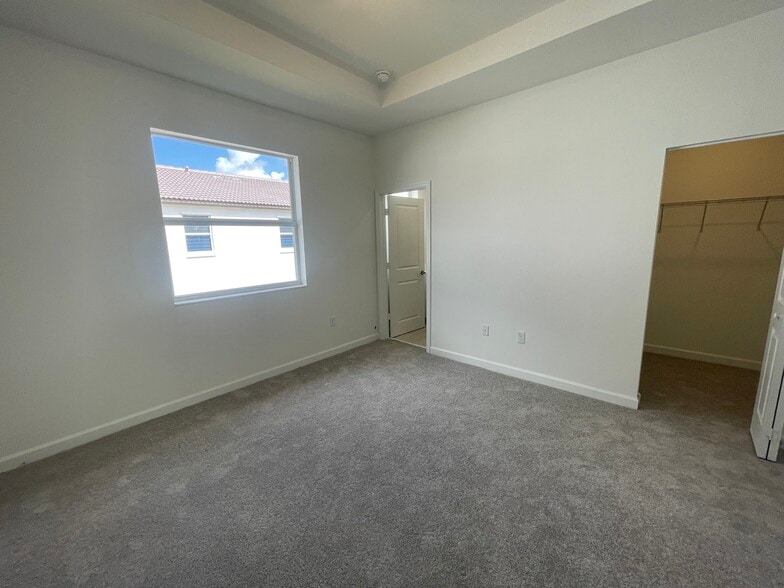 Building Photo - 2811 SE 17th Ave