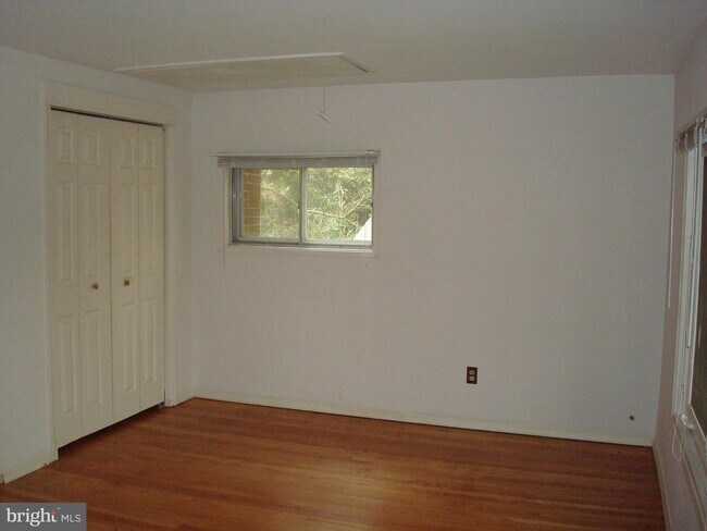 Building Photo - 5 Edgewold Ln