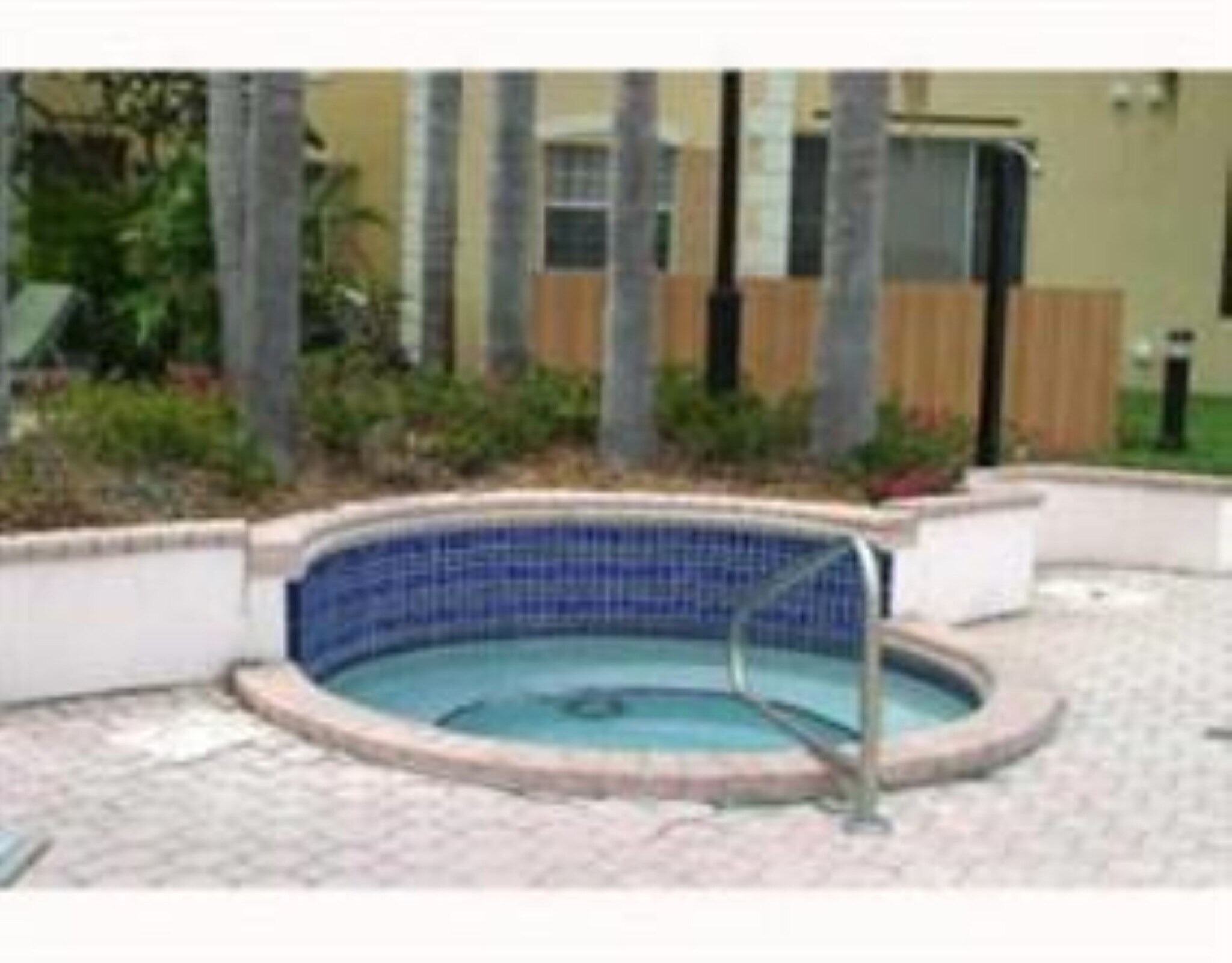 Building Photo - 2810 N Oakland Forest Dr