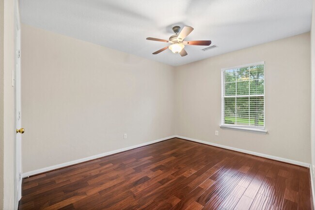 Building Photo - 83 Terraglen Dr