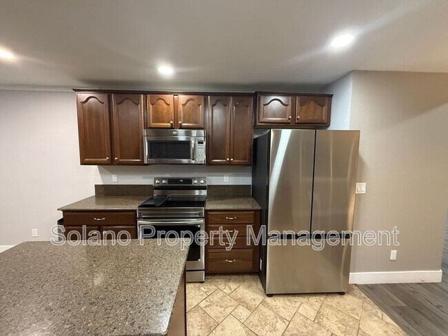 Building Photo - 921 Hickory Ave