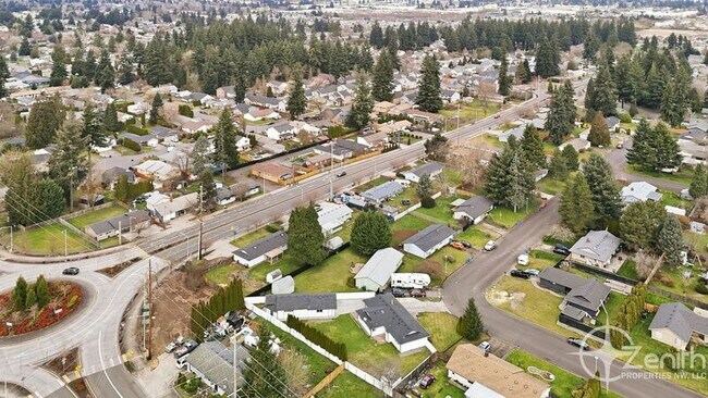 Building Photo - 13801 NE 40th St