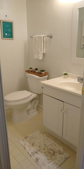 Building Photo - 13607 Orchard Dr