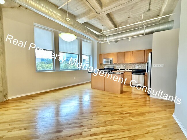 Building Photo - $600 Free Rent on 2Bed, 2 Bath at Western Auto
