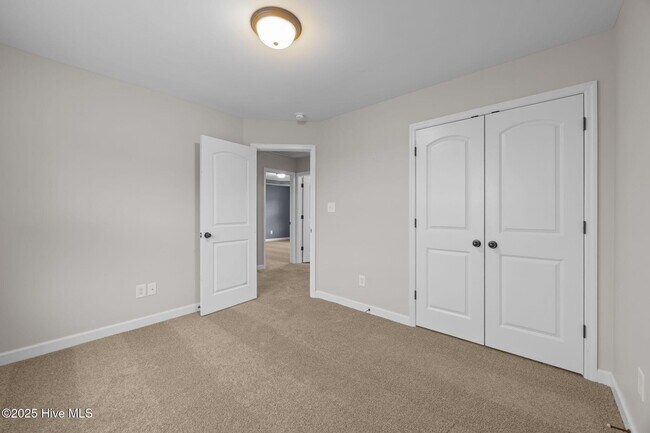 Building Photo - 100 Shallow Ct