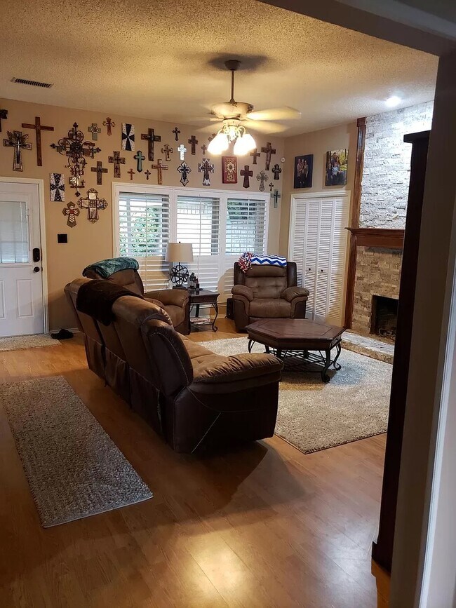 Building Photo - 5010 Chapel Hill Dr