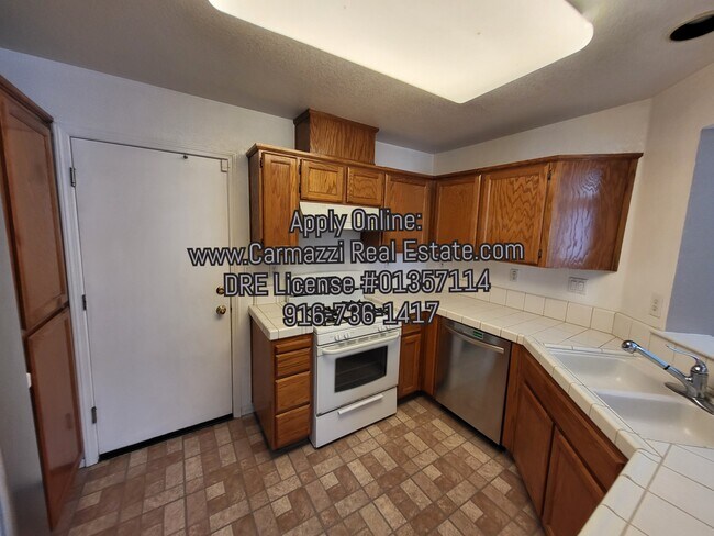 Building Photo - 9451 Lakewind Ln