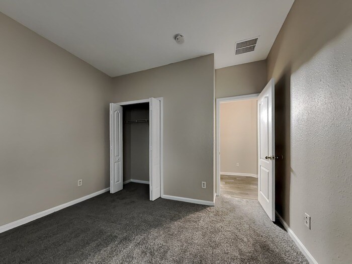 Building Photo - 916 Bonaparte Landing Ct