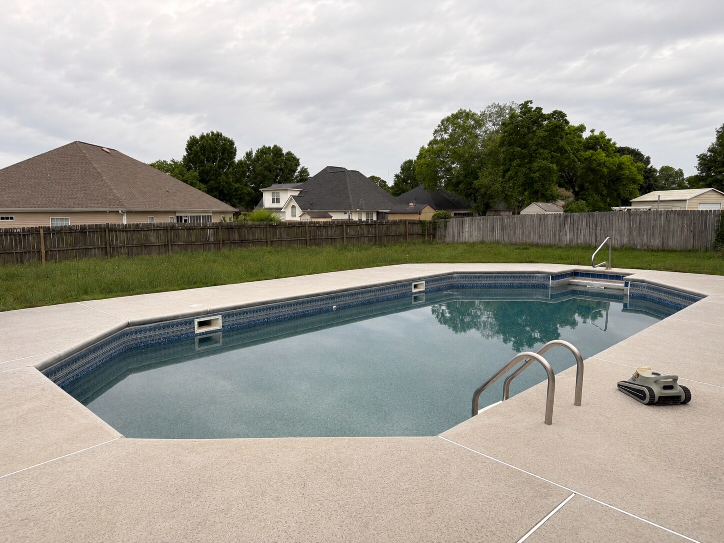 Building Photo - 112 Creekview Trl