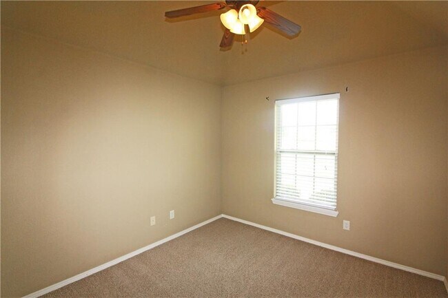 Building Photo - 3001 SW Woodruff St