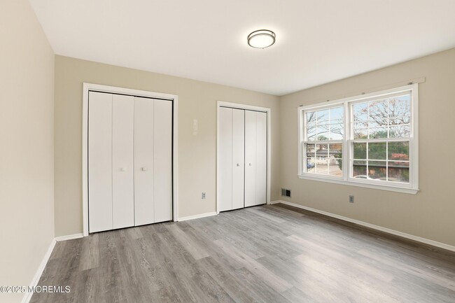 Building Photo - 1589 N Bay Ave