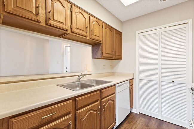 Building Photo - 1 Bedroom 1 bath Covington Oaks