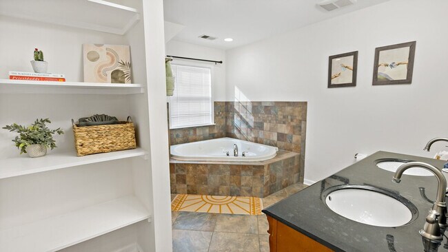 Building Photo - 6365 Columbia Pike