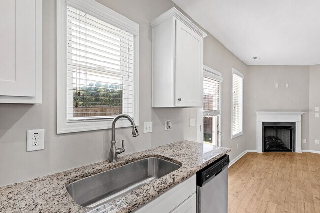 Building Photo - Modern 3BR/2.5BA Home with Open Layout – W...