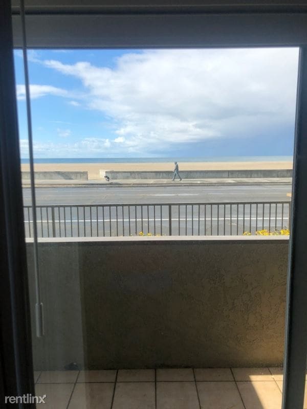 Building Photo - 3 br, 2 bath Condo - 341 E Surfside Dr