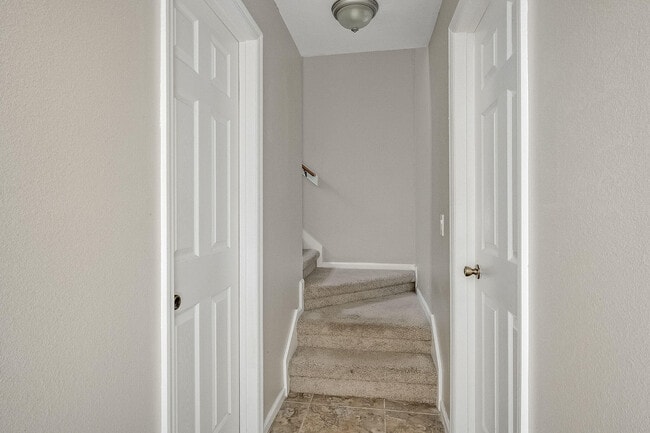 Building Photo - 1075 Luminary Cir