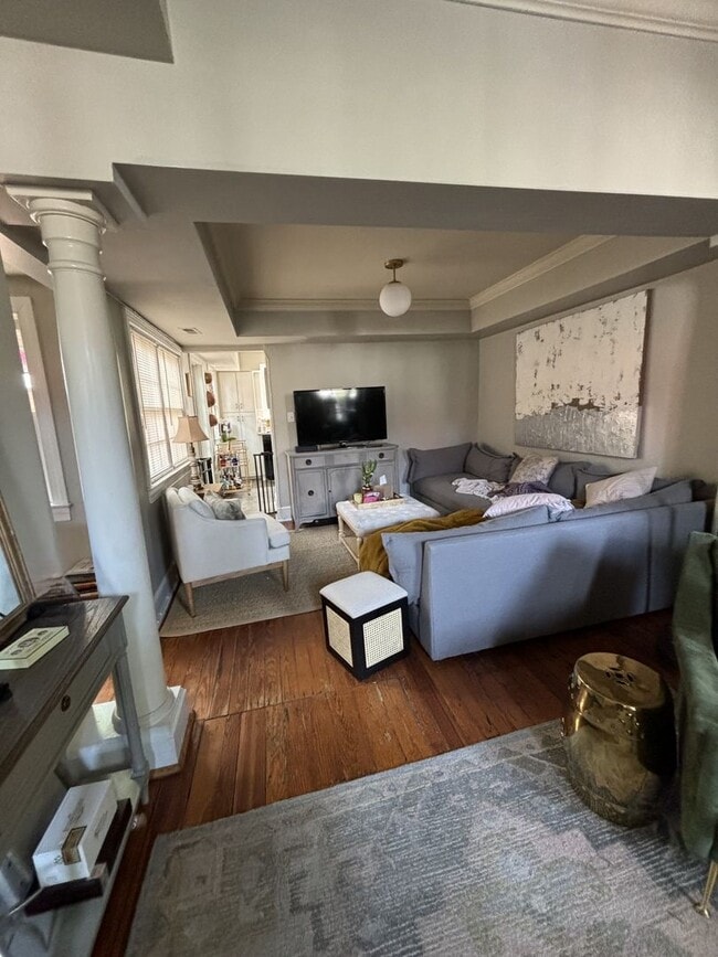 Building Photo - 408 Queen St