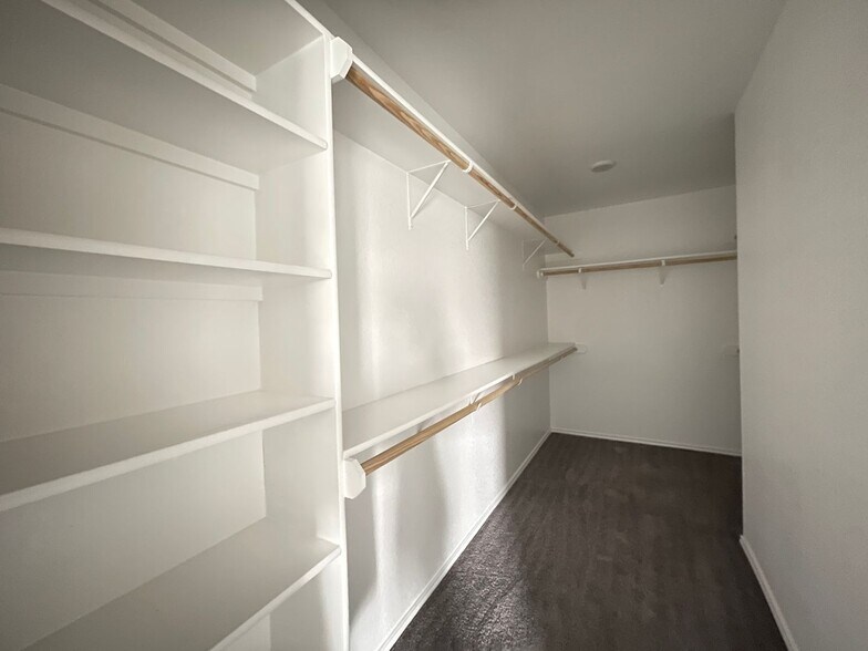 Building Photo - 808 Hickok Dr