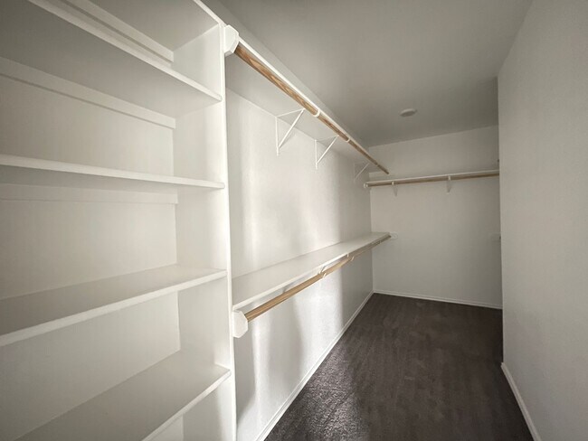 Building Photo - 808 Hickok Dr