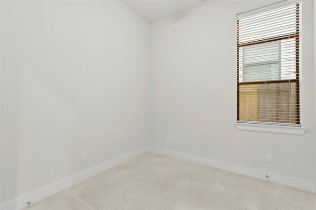Building Photo - 92 N Hutcheson St