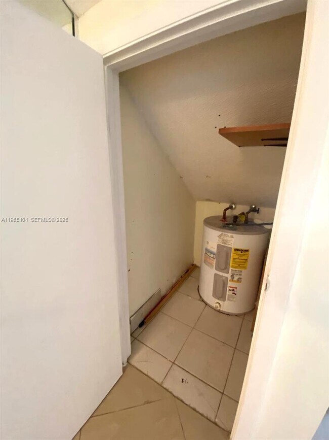 Building Photo - 4601 Pier Dr