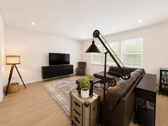 Building Photo - Spacious 5-Bedroom Home in Desirable Wells Creek