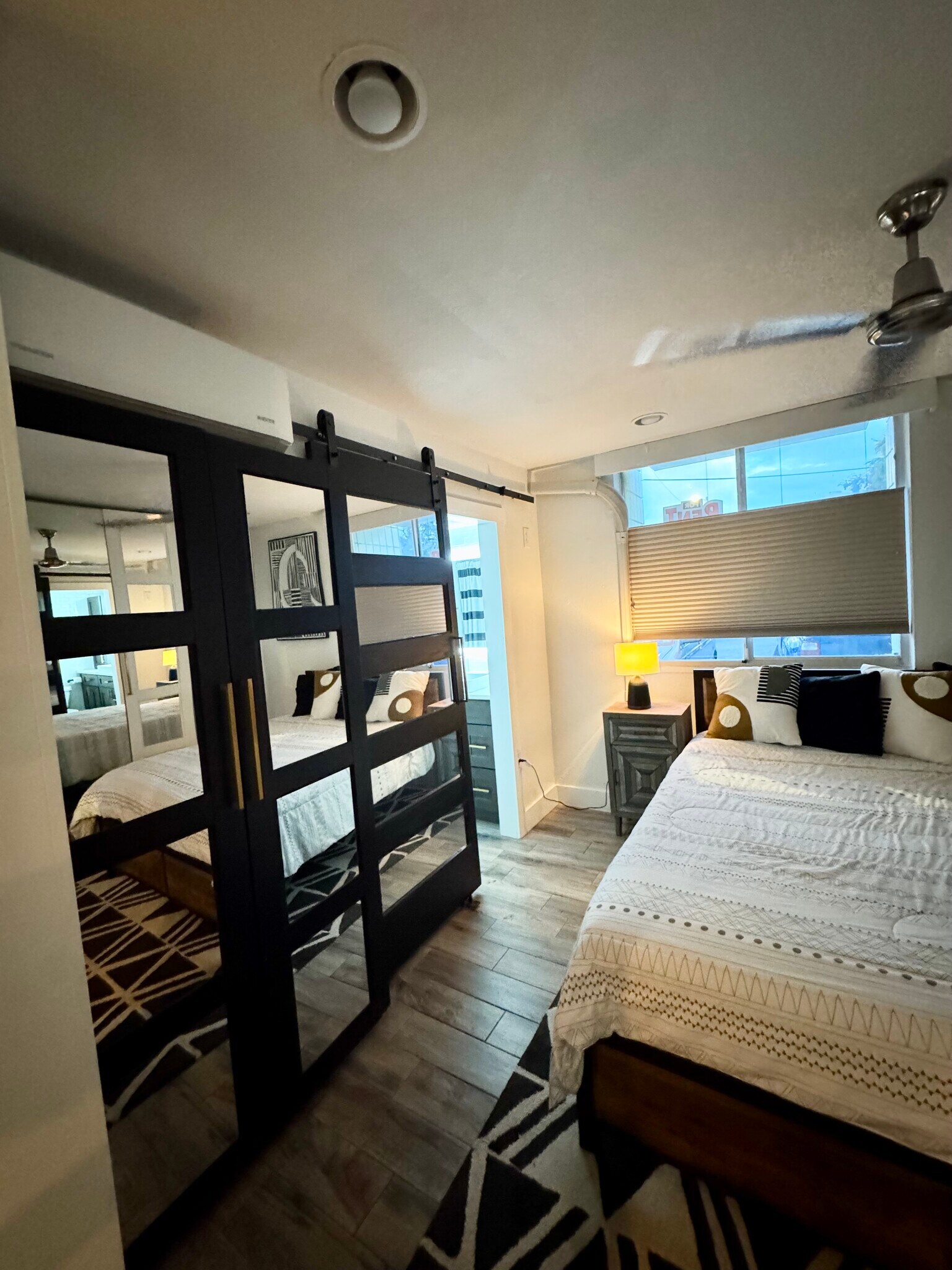 Building Photo - 1301 S Howard Ave