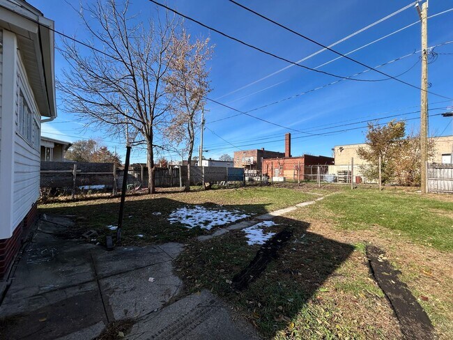 Building Photo - Updated 3-Bedroom, 1-Bathroom Home – $1,40...