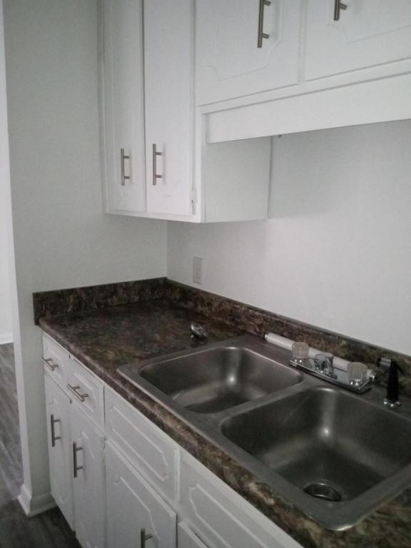 Building Photo - 300 Apache Dr