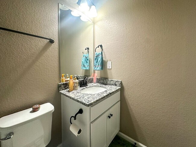 Building Photo - Grand 6bd 4ba Crystal Valley home with an in-law suite!!!