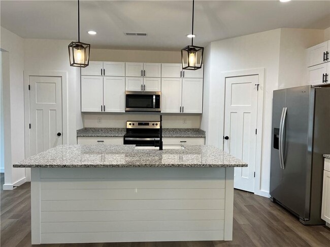 Building Photo - 24 Rocky Cir NE