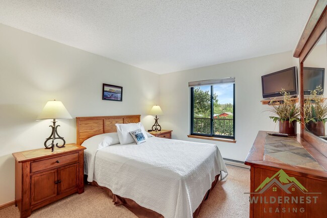 Building Photo - WINTER RENTAL 2 Bedroom/2 Bath, New Furnit...