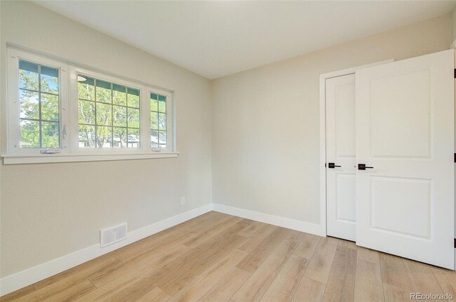 Building Photo - 5 Bedroom 3 Bathroom in Denver's Southmoor...