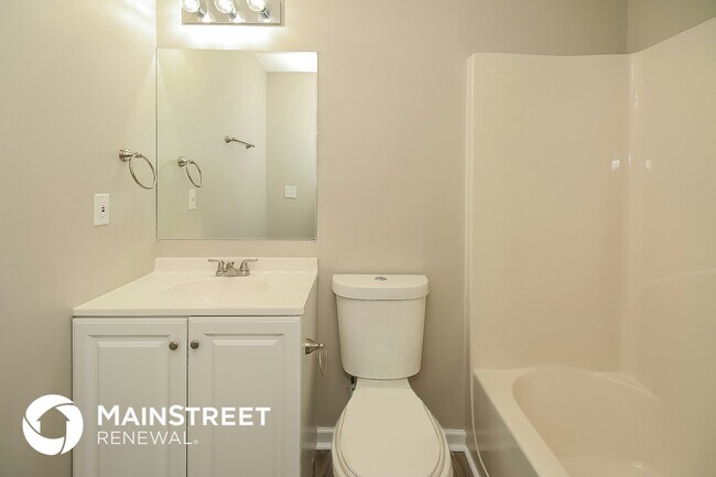 Building Photo - 561 Vaughan Dr