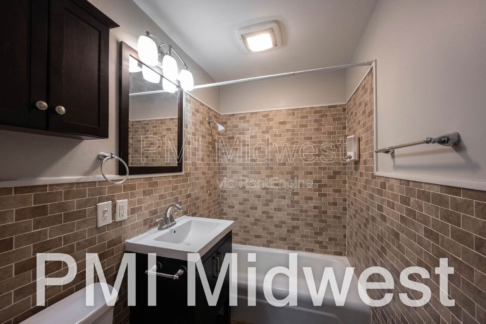 Building Photo - 140 Maple Park Dr