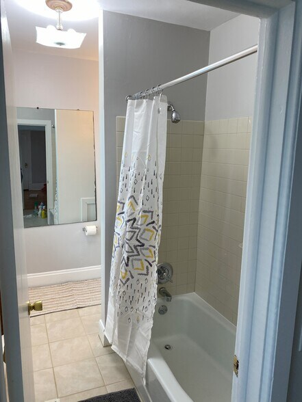 Building Photo - 2730 pleasant Ave S