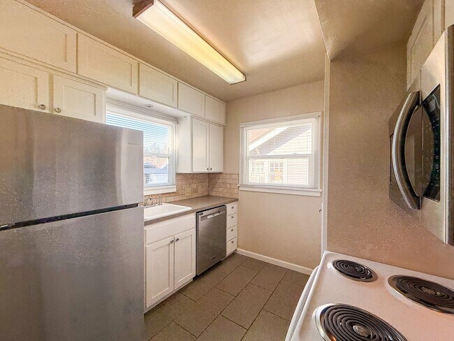 Building Photo - 1945 High St SE