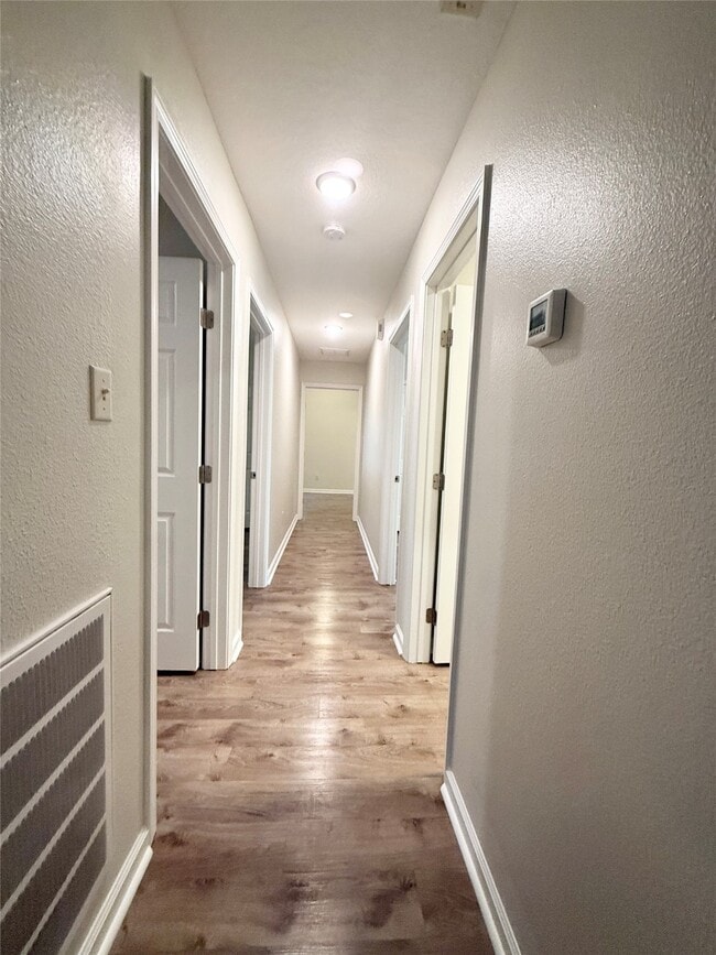 Building Photo - 140 Huisache St