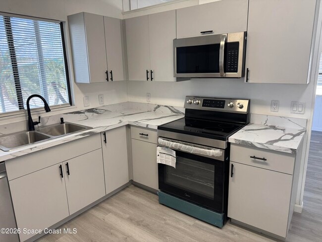 Building Photo - 1925 Sago Palm St NE