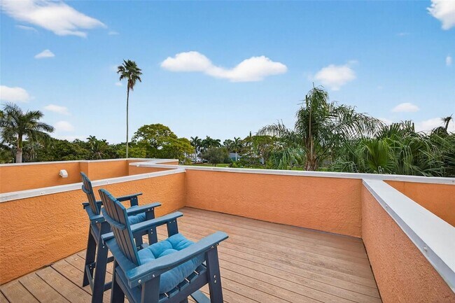 Building Photo - 922 N Shore Dr NE