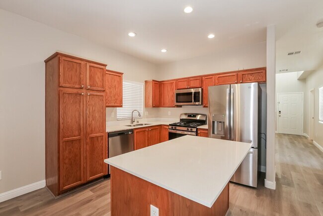 Building Photo - 3532 Terraza Mar Ave