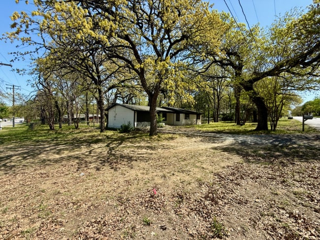 Building Photo - 920 Red Bud Dr