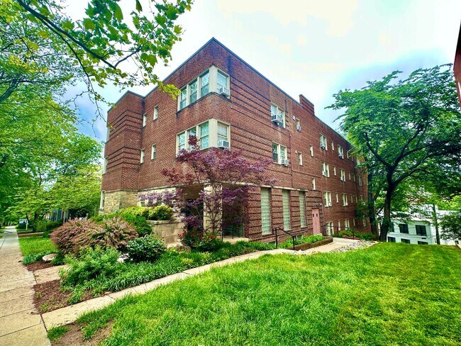 Building Photo - Great Studio in Glover Park/North Georgetown w/Murphy Bed, Walk-In Closet, Eat in Kitchen!