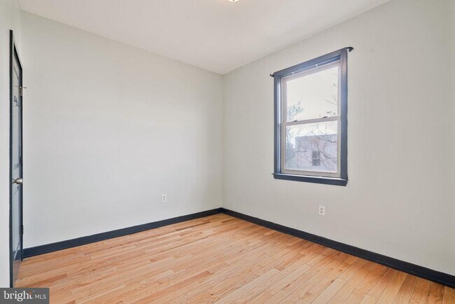 Building Photo - 1930 N Gratz St
