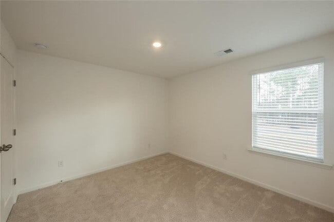 Building Photo - 895 Gelderland Dr