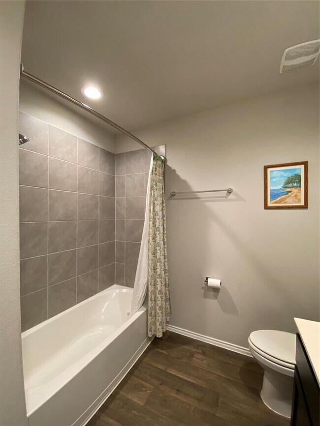Building Photo - 3935 Country Club Dr