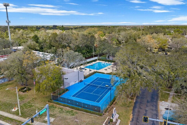 Building Photo - Chic & Cozy 2-Bed, 2-Bath Condo Retreat in Heart of Tampa