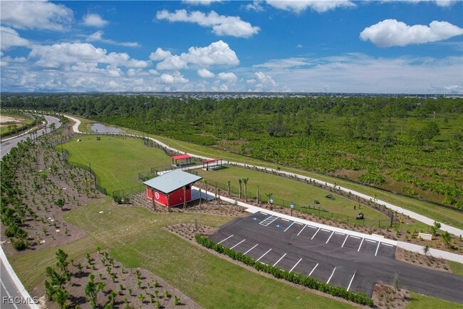 Building Photo - 42428 Cascade Dr