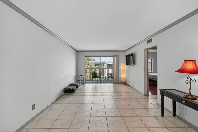 Building Photo - 170 Cypress Club Dr