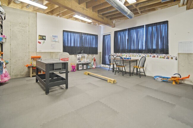 Building Photo - 135 Muzzy Rd